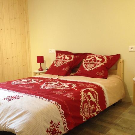 Le Chalet Des Patures Rochefort-Montagne Екстер'єр фото